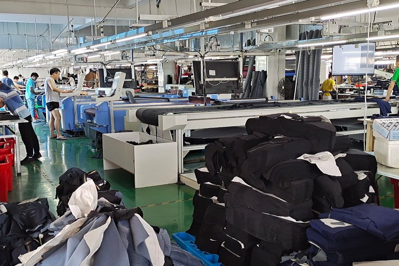 KEEPUTE workwear fabric wall, 30+ colors available