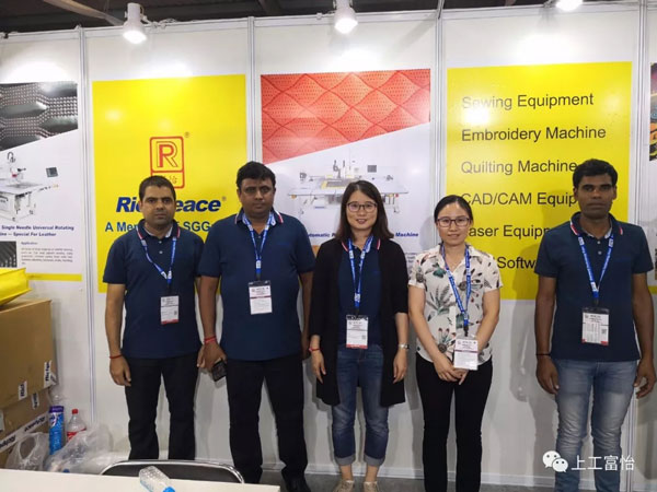 2019服裝技術(shù)博覽會(huì) 2019服裝技術(shù)博覽會(huì)工作人員合影