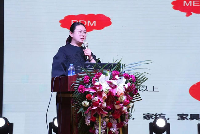 高雪源進(jìn)行了智能裁剪CAD集成系統(tǒng)的發(fā)布 上工富怡內(nèi)貿(mào)中心副總監(jiān)高雪源.jpg