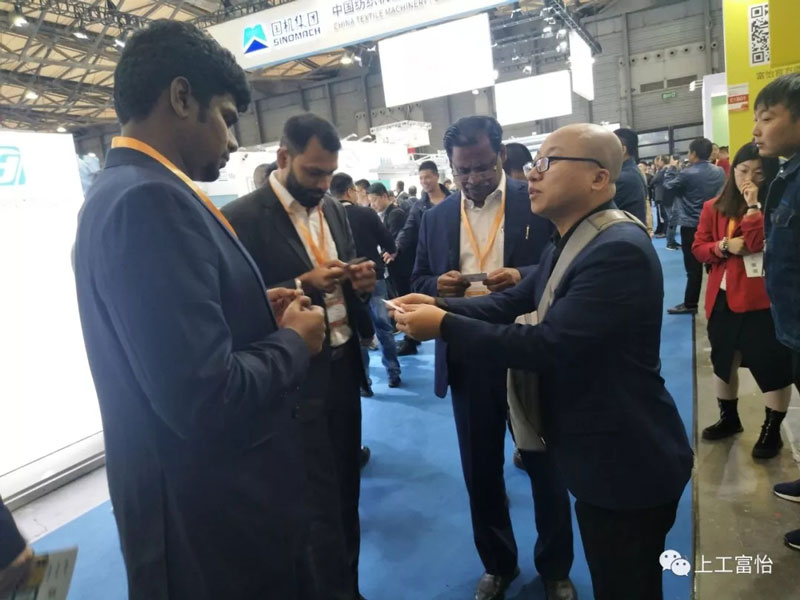 Foreign businessmen visit Richpeace computer spreader and other equipment Foreign businessmen visit Richpeace computer spreader and other equipment3.jpg